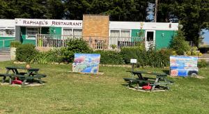 Raphael's, Hampton Ferry